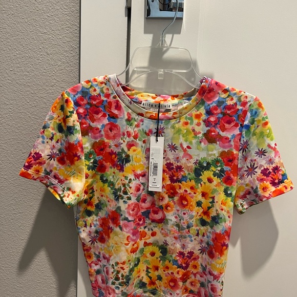 Alice + Olivia Cindy Floral Cropped Tee - Picture 2 of 5